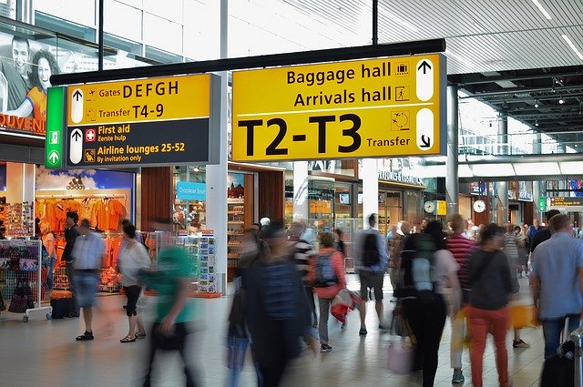 Leden van de Hulpkas vertrekken zonder engelbewaarder op reis