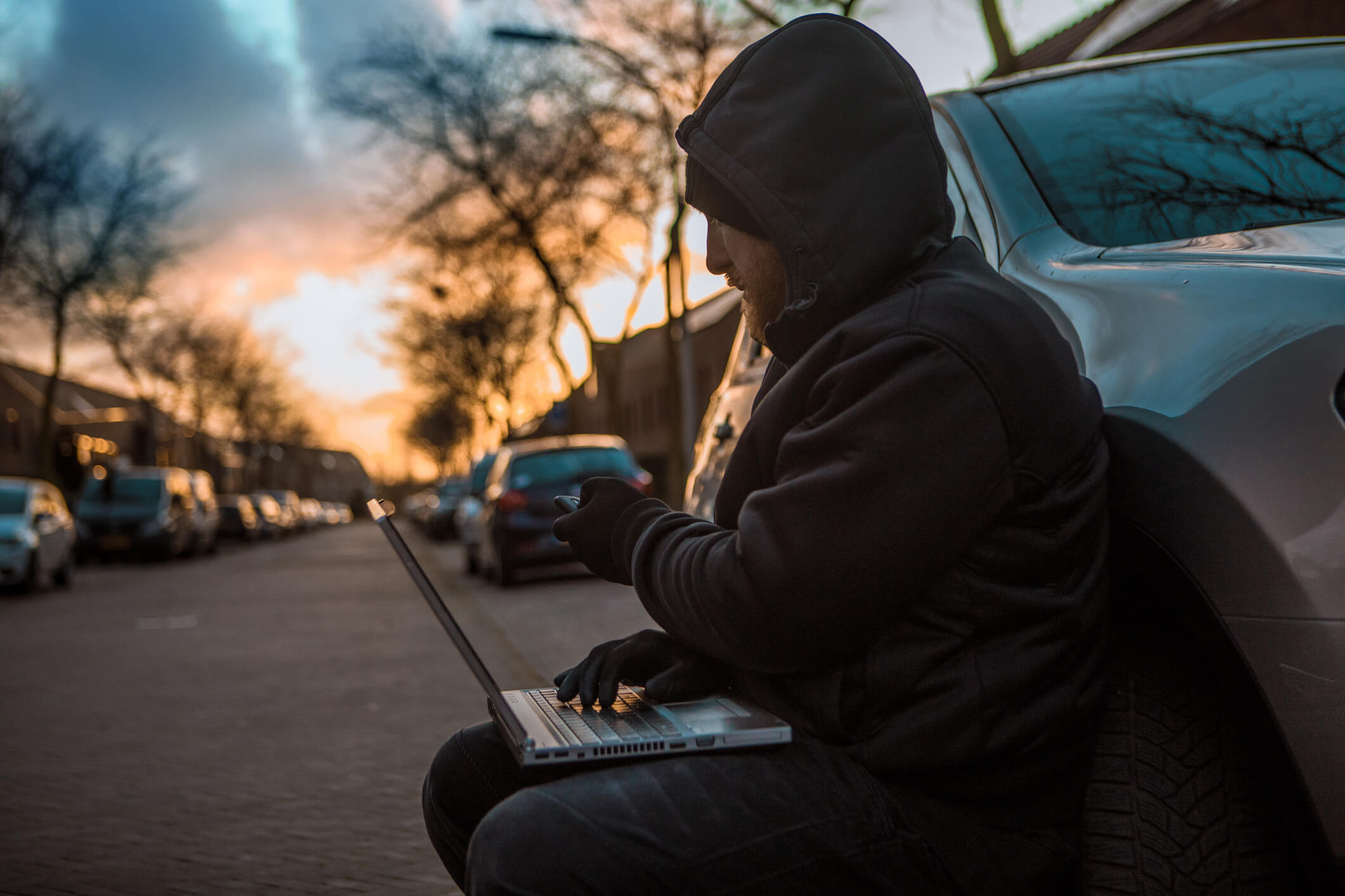 Man steelt auto met keyless entry techniek